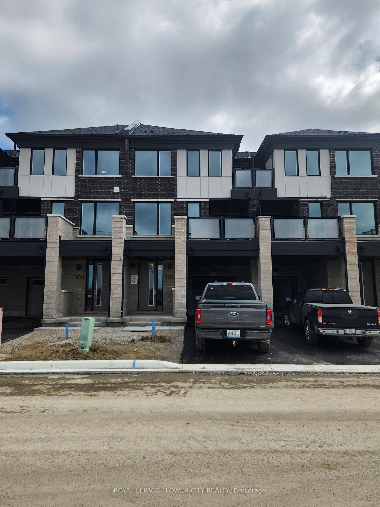 Welcome to Ellis Lane Lot 101 Rock face Trail, Caledon Discover modern living in the desirable Ellis Lane community with this beautifully designed Northampton Model Elevation town home.