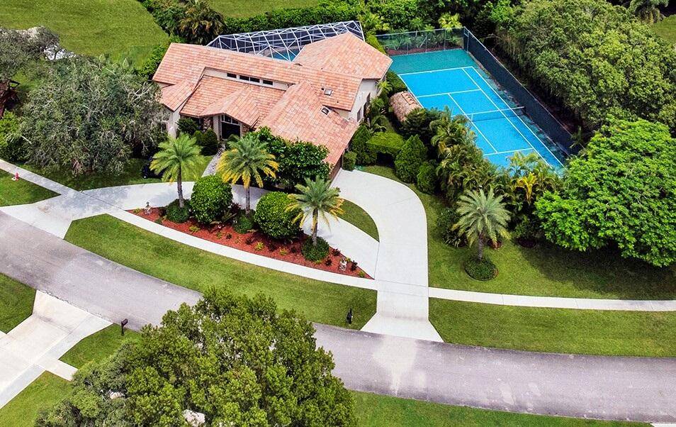 Just 4 min to WEF, this exceptionally secluded Tennis Court Estate awaits you with fenced yard huge side doggy run !