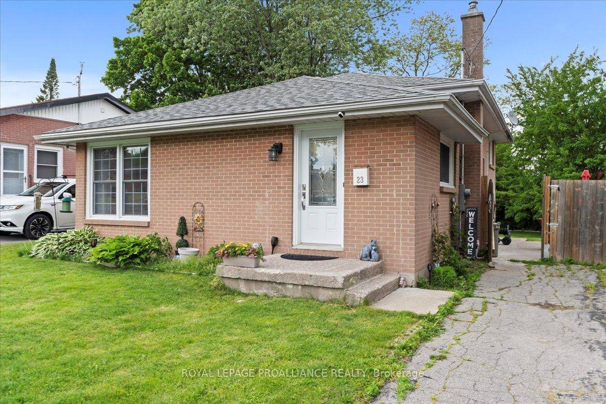 Charming 3 Bedroom backsplit with In Law Suite Potential amp ; Upgraded Features !