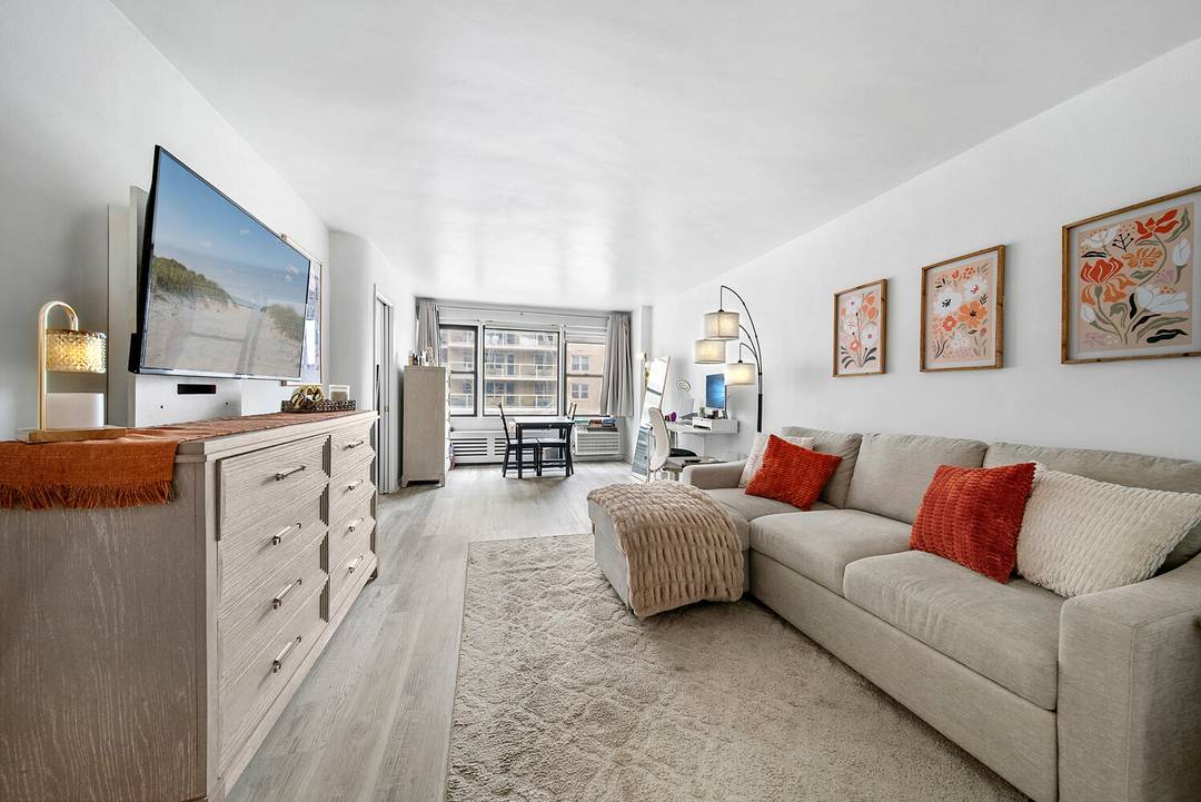 Welcome to 245 East 24th Street 9F, a graciously proportioned and beautifully updated 1 bedroom, 1 bath residence located in the heart of Kips Bay !