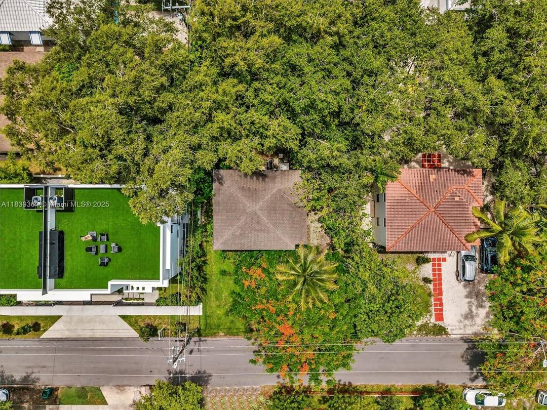 Rare development opportunity in the heart of Coconut Grove !