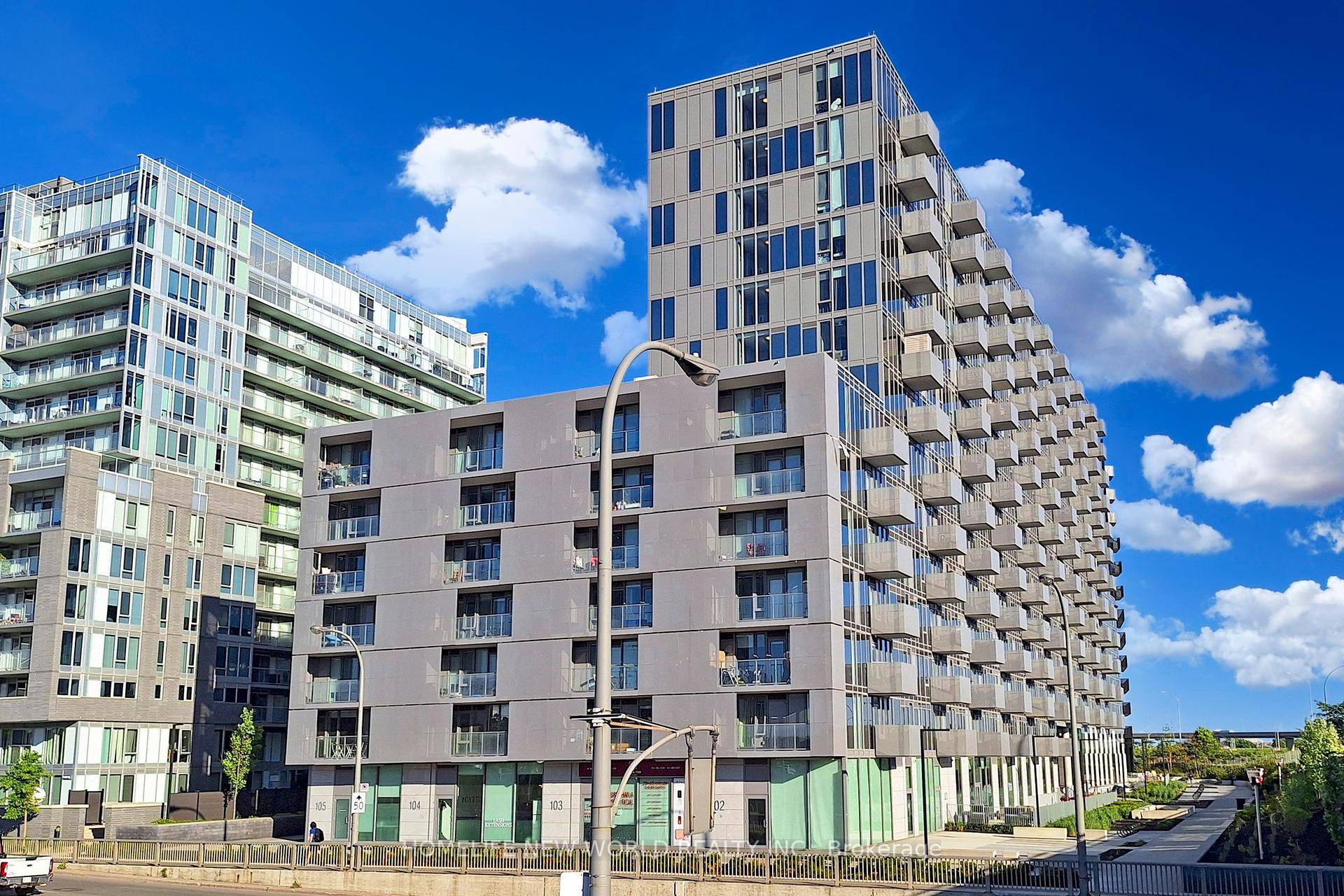 Welcome to this stylish and modern 1 1 bedroom, 1 bathroom condo in the heart of North York !