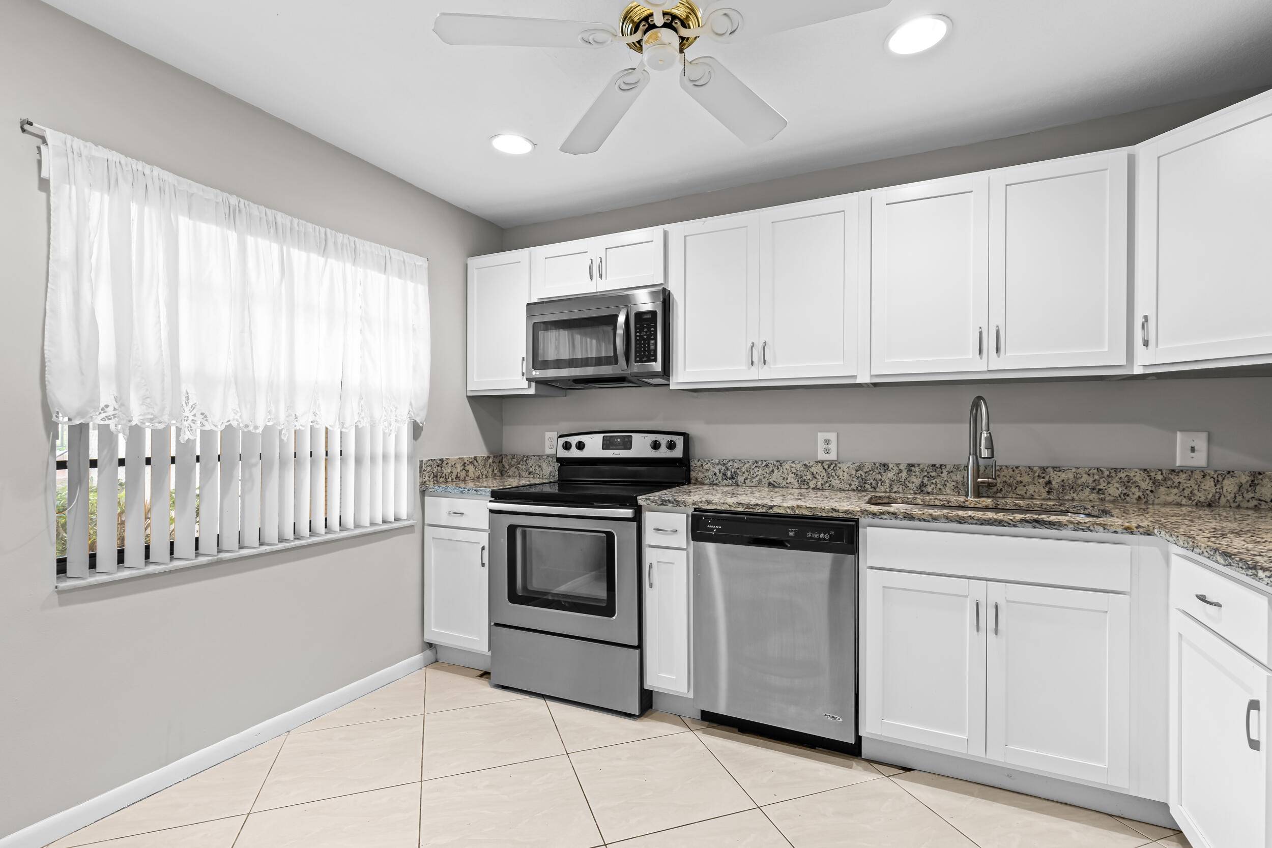 55 community first floor BEAUTIFUL ALL RENOVATED 2 2 IN THE HEART OF BOCA RATON !