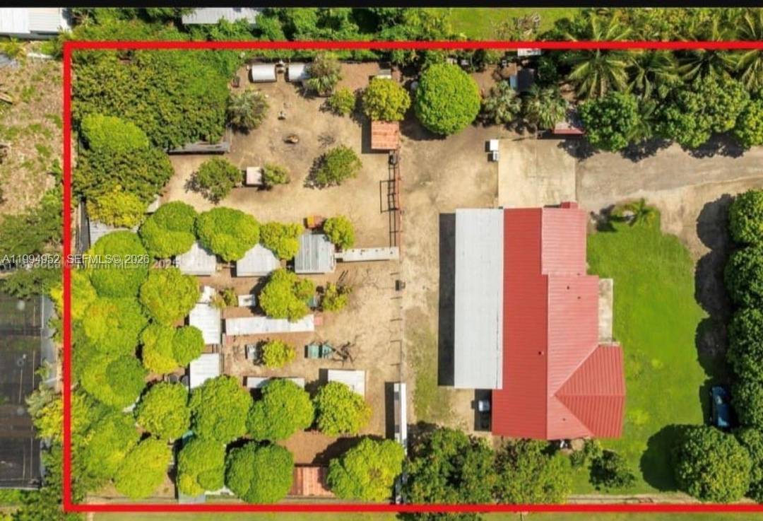 Discover the charm of country living with refined touches in this beautifully maintained Redlands estate, set on a sprawling 1.