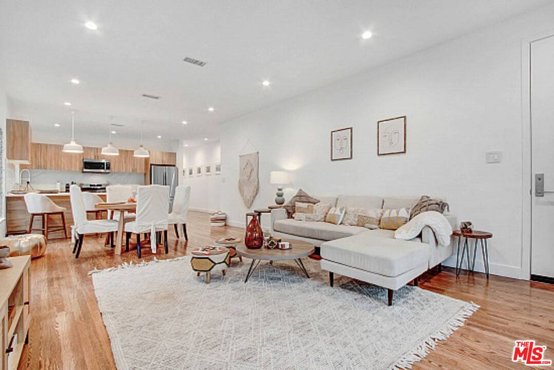 434  N Ogden Dr 2BR Hancock Park La