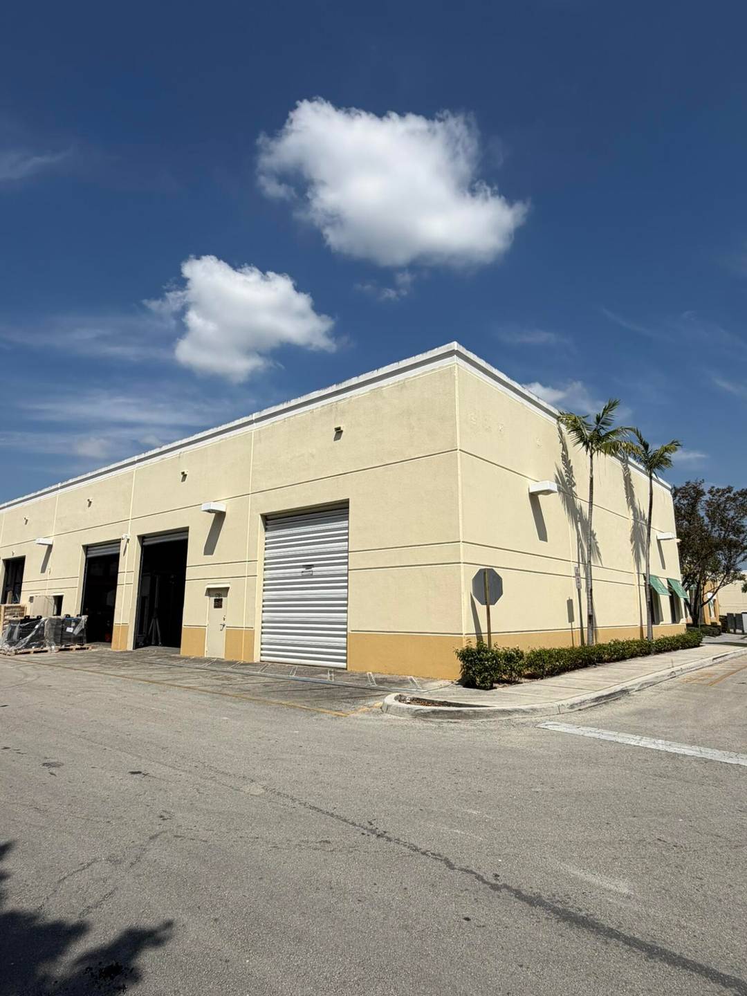 Flex Warehouse Property For Lease.