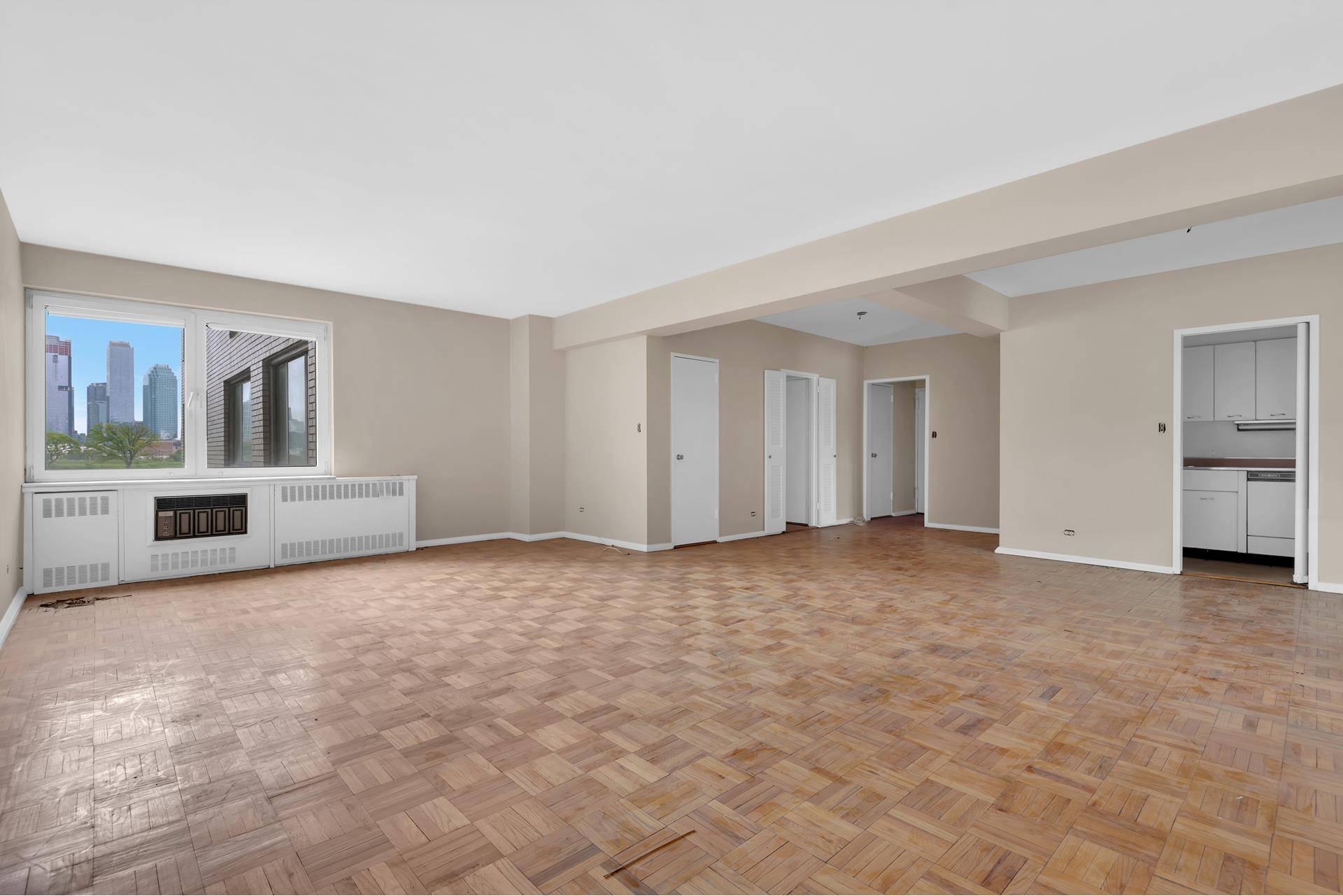 A HOME TO LOVE Bring your contractor architect and create the home of your dreams !
