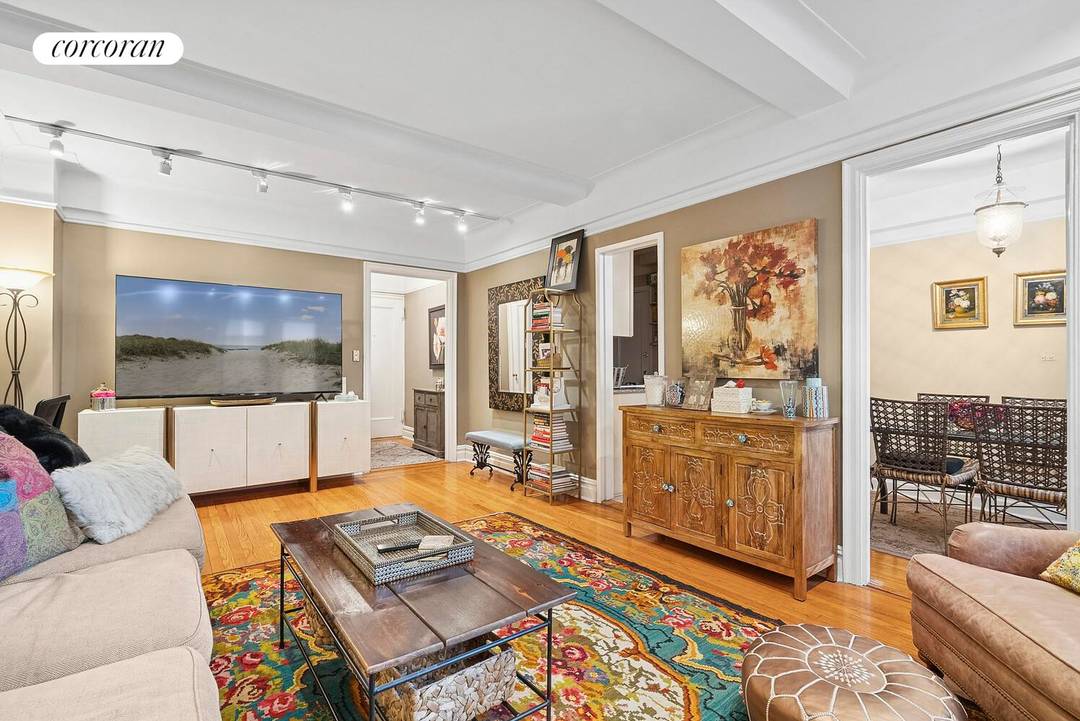 Welcome to 7F at 308 East 79th Street a warm and character filled home in an elegant full service pre war cooperative in the heart of the Upper East Side.