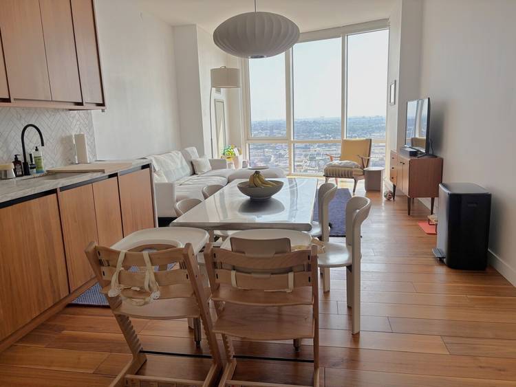 Welcome home to apartment 36D at The Greenpoint, a corner 2 bedroom, 2 bath home with dramatic views from the 36th floor, including an expansive East and South facing exposure ...