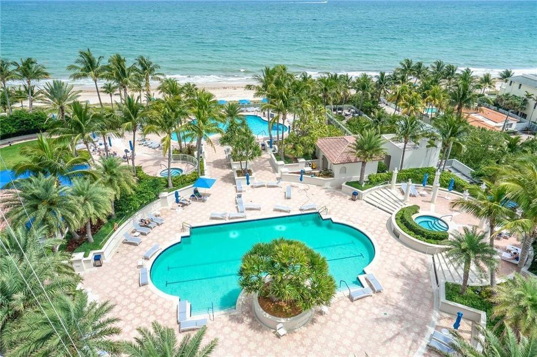 Ocean and pool view. Huge terrace.