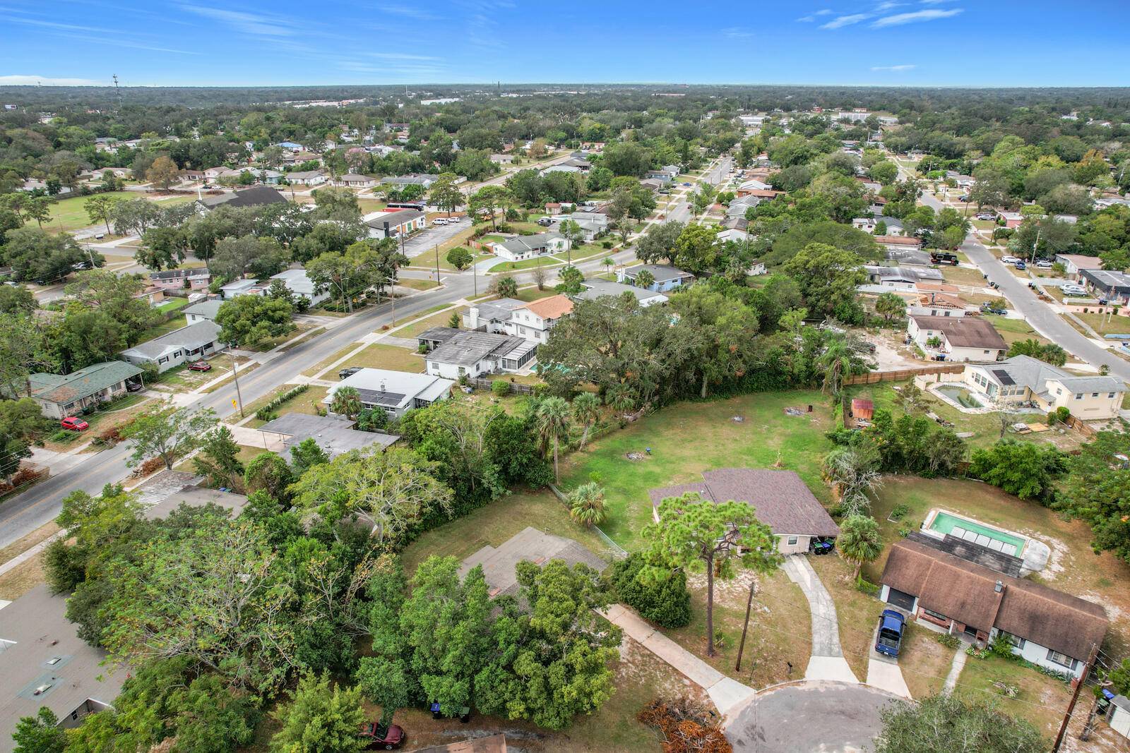 Welcome to 1542 Hudson Ct, a delightful residence nestled in a tranquil Orlando neighborhood.