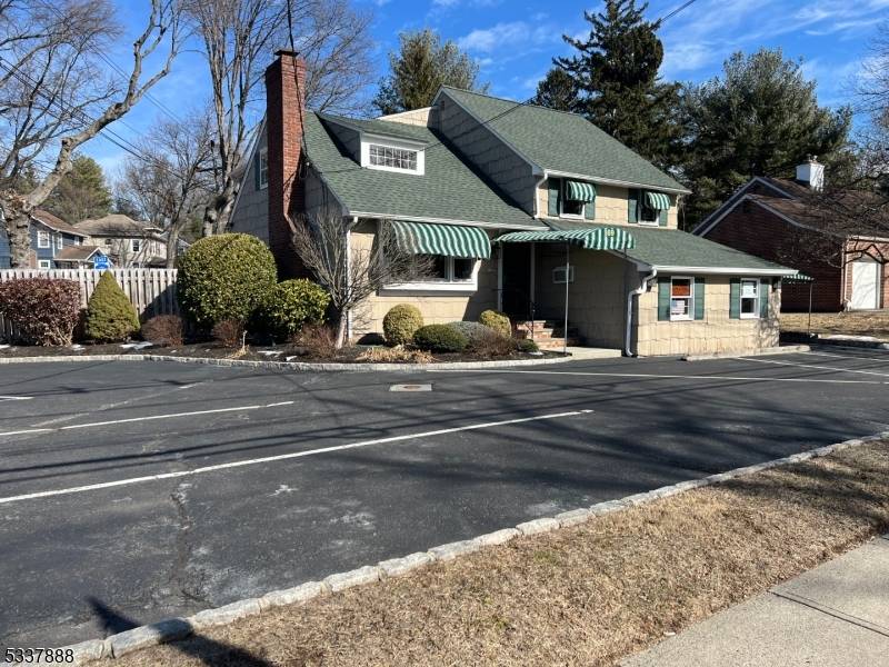 LOCATED ON THE HIGHLY VISIBLE CORNER OF MARTINE AND LAGRANDE, THIS PROPERTY CURRENTLY A DENTAL PRACTICE IS ZONED R75.