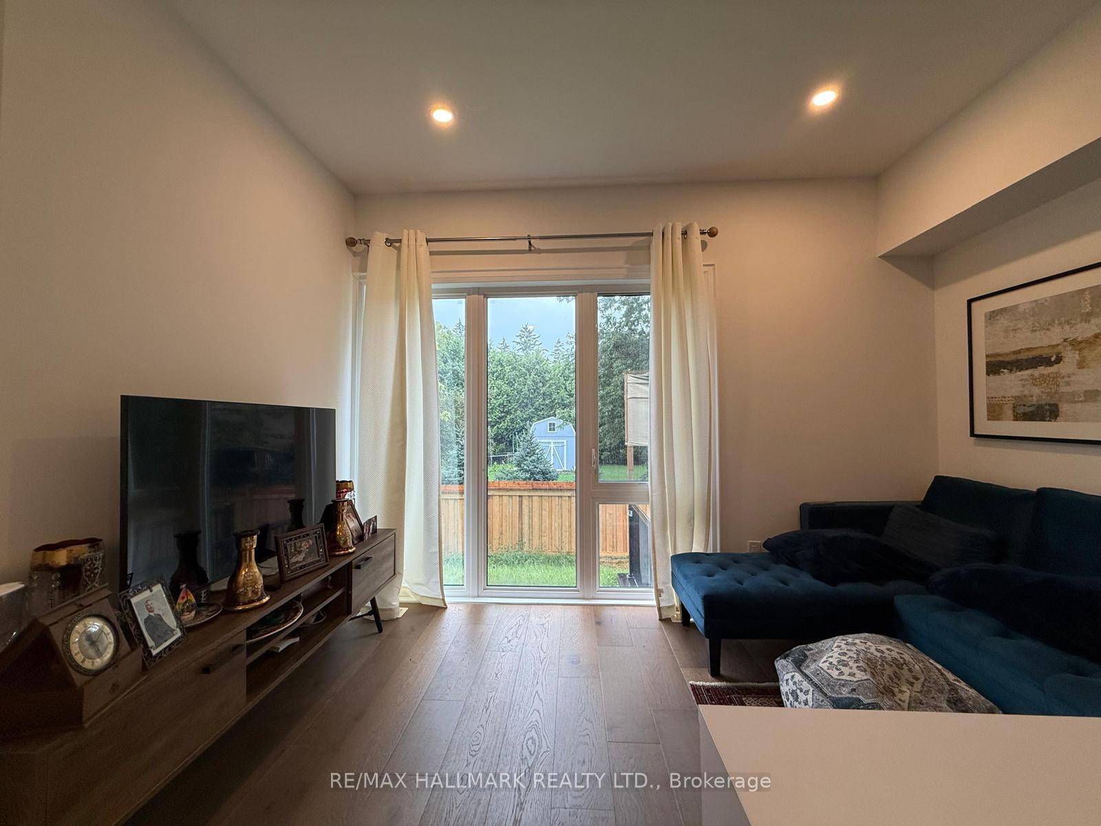 Modern 1 Bedroom Basement Apartment in Richmond Hill Located in one of the fastest growing communities of Richmond Hill, this newly built 1 bedroom basement apartment offers comfort, privacy, and ...
