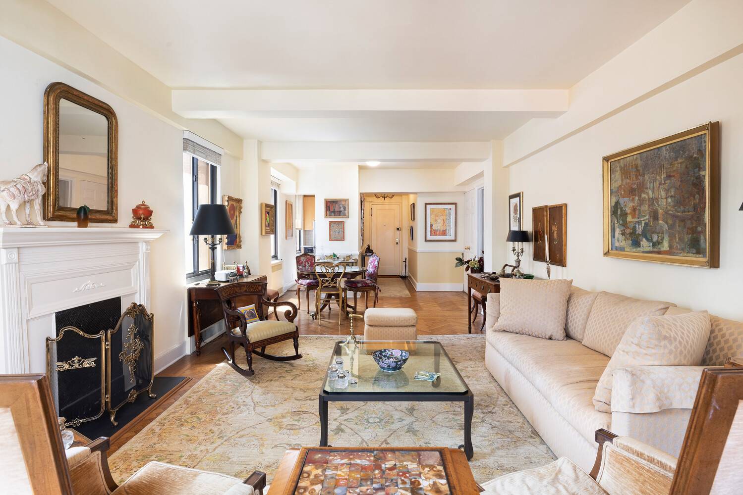 Murray Hill elegance abounds in this spacious one bedroom home !