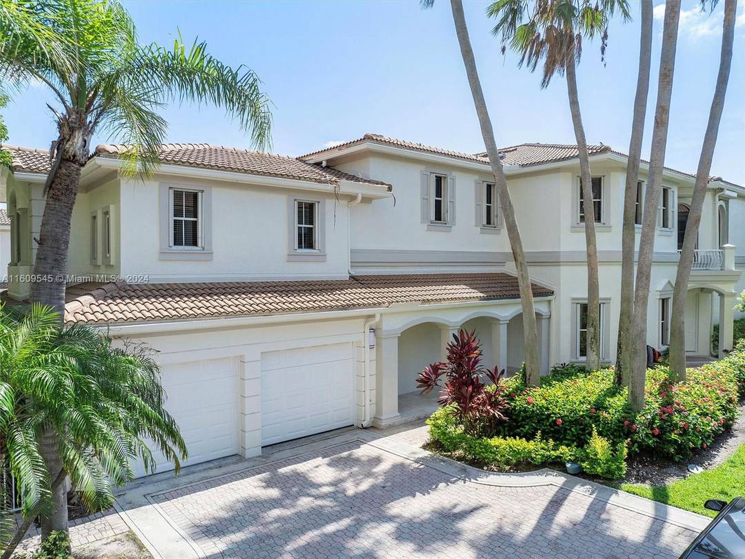 Just beautifully renovated waterfront residence located in The Courtyard Homes at The Point.