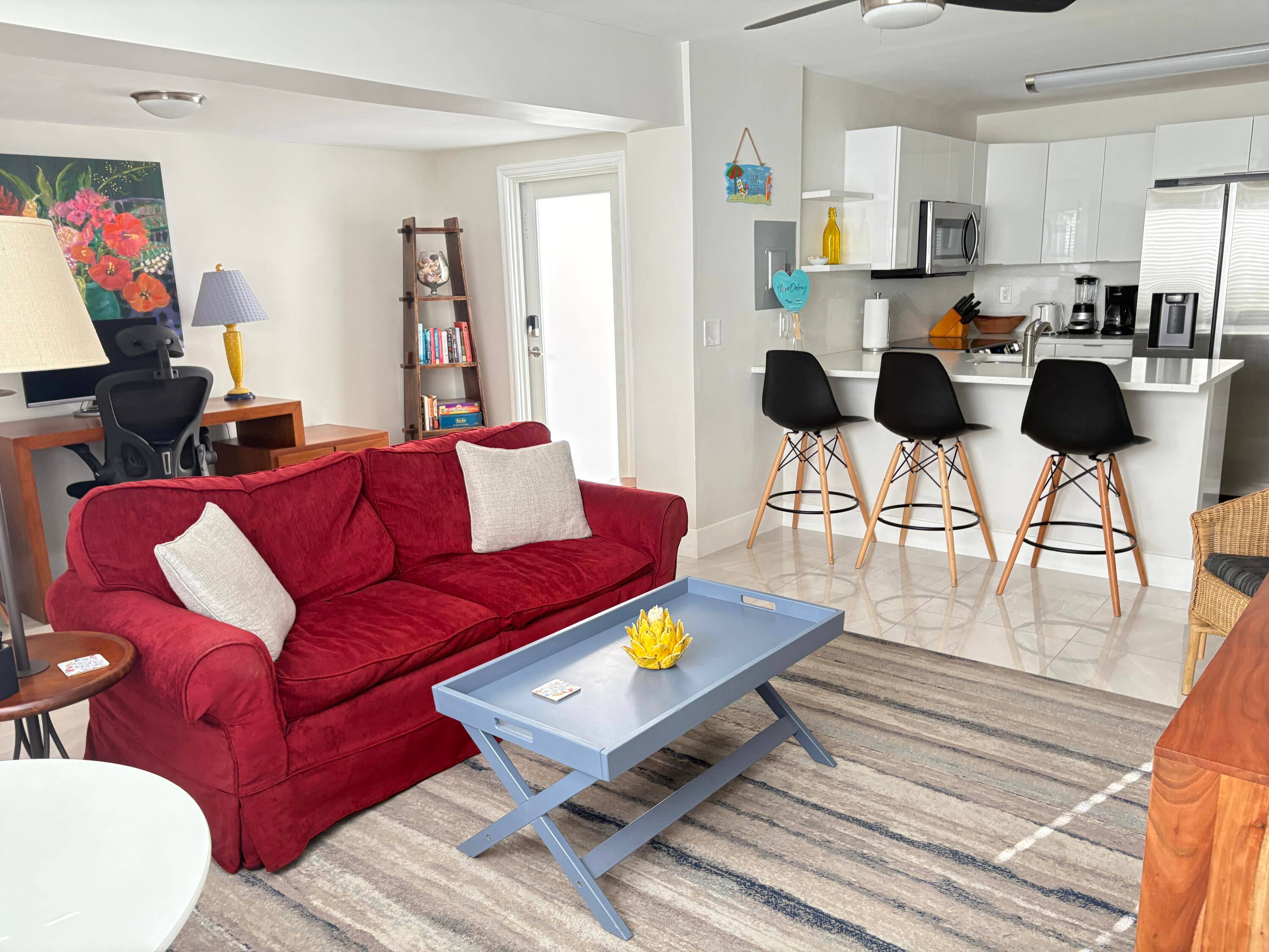 This charming cottage is near downtown Delray Beach, just a few blocks from the vibrant heart of the city.
