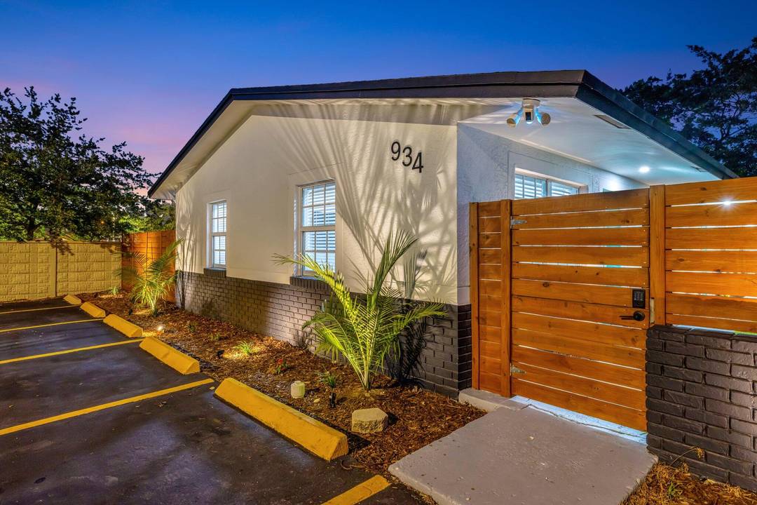 Four on Sunrise A Modern Masterpiece in the Heart of Fort Lauderdale 934 NW 4th Ave, Fort Lauderdale, FL Steps from Sunrise Blvd and just minutes to Las Olas Boulevard ...