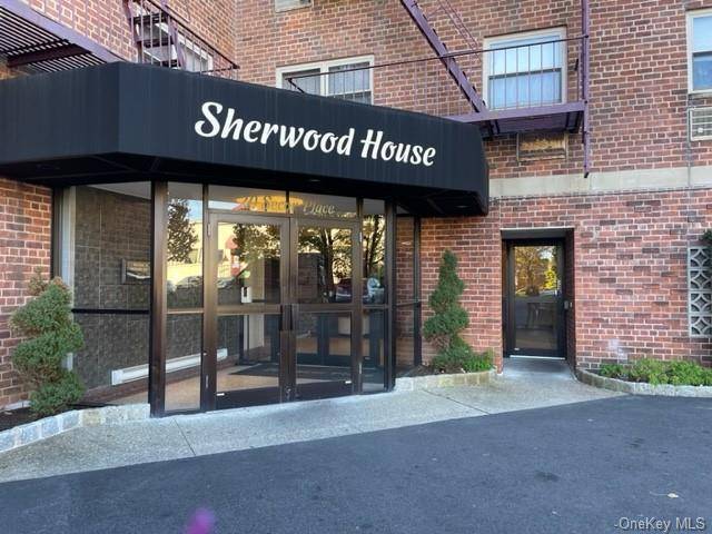 Sunny amp ; bright spacious studio in short distance to shopping, restaurants and Metro North only 32 minutes to Grand Central Station.