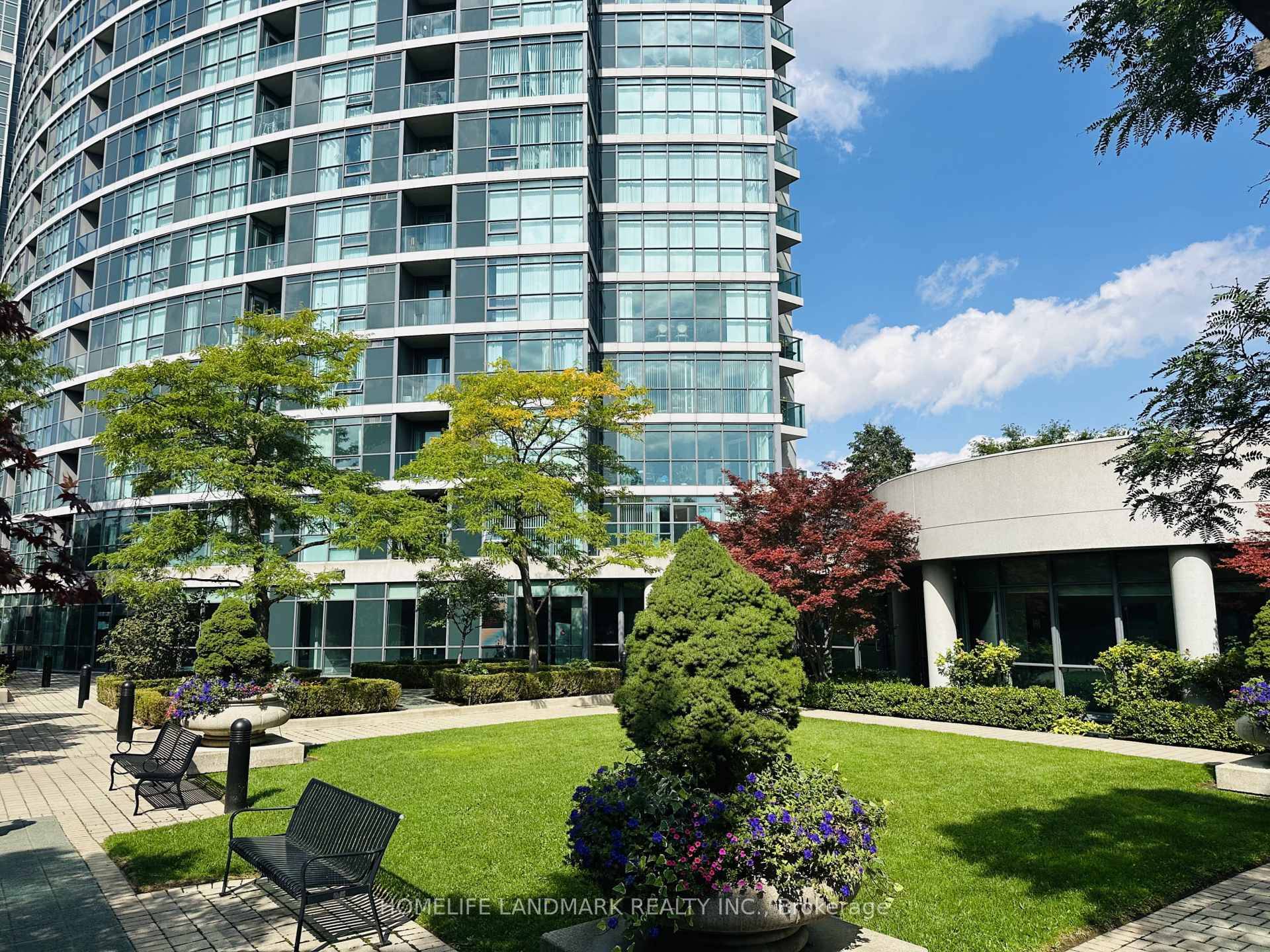 Fantastic 1 bedroom condo with breathtaking, unobstructed views of the Toronto skyline including a clear view of the iconic CN Tower !