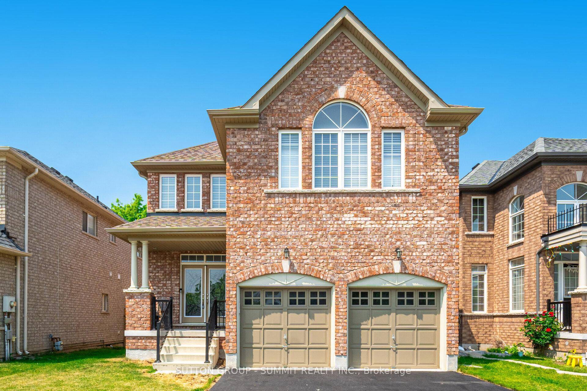 Say goodbye to compromises with this approx 3000 Sq Foot 5 Year Old Luxury home.