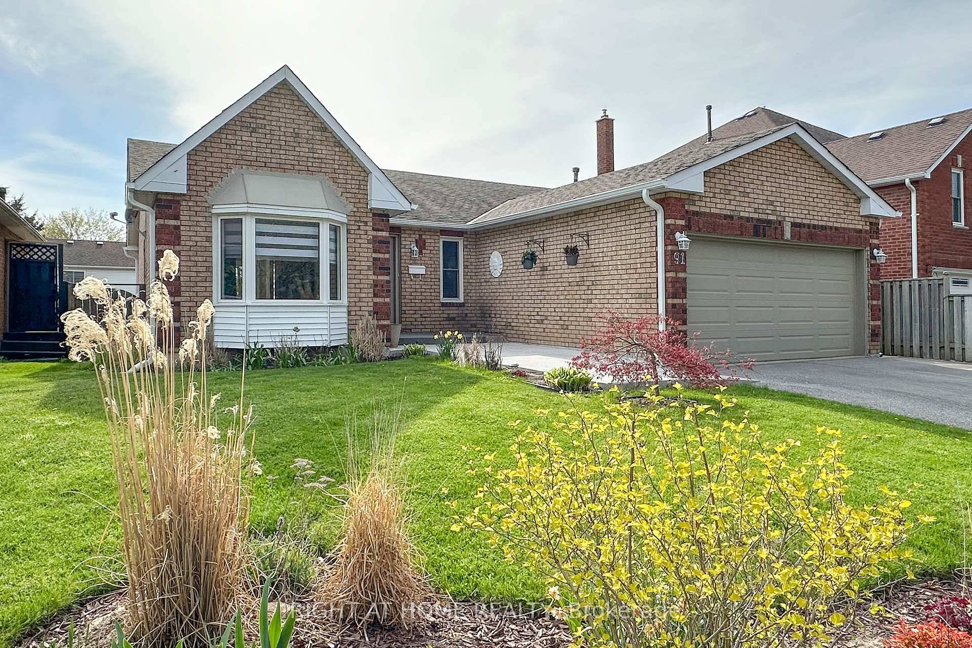 Newcastle's Beautiful 3 2 Bedroom Bungalow, Freshly Painted Throughout, Has It All.