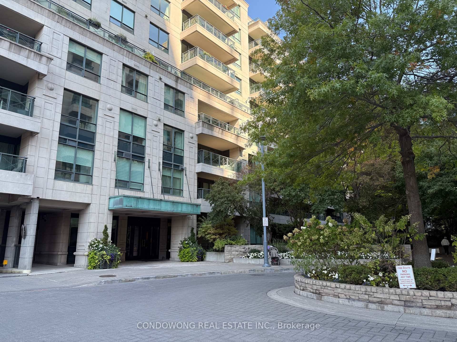 Prestigious Thornwood II building, two bedrooms plus den with large open balcony overlooking Rosedale ravine amp ; city view, unit completely renovated in 2022, two side by side parkings, one ...