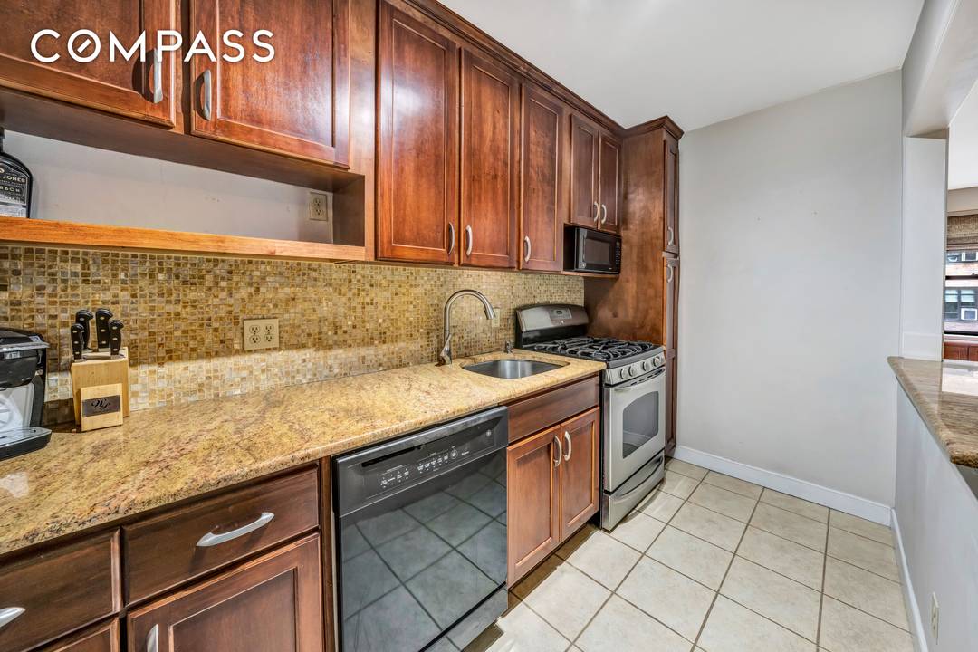HUGE MODERN OVERSIZED ONE BEDROOM !