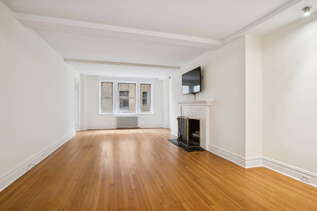 Greenwich Village Serenity Timeless Charm Meets Modern Comfort Discover your quiet retreat in one of Greenwich Village's most iconic Bing amp ; Bing condominiums an elegant prewar gem on a ...