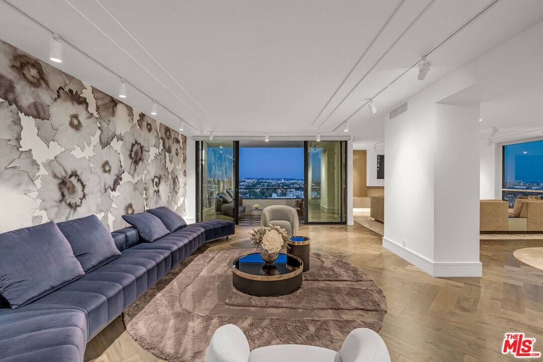 1100 Alta Loma Rd 2BR Sunset Strip La