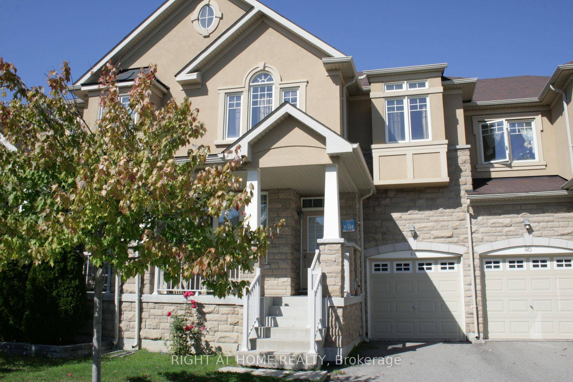 The Biggest Unit On The Block 1969Sq Feet !