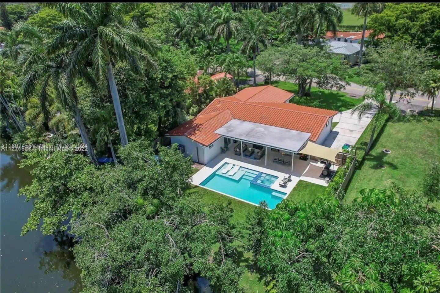 One of a kind entertainer's paradise in El Portal !