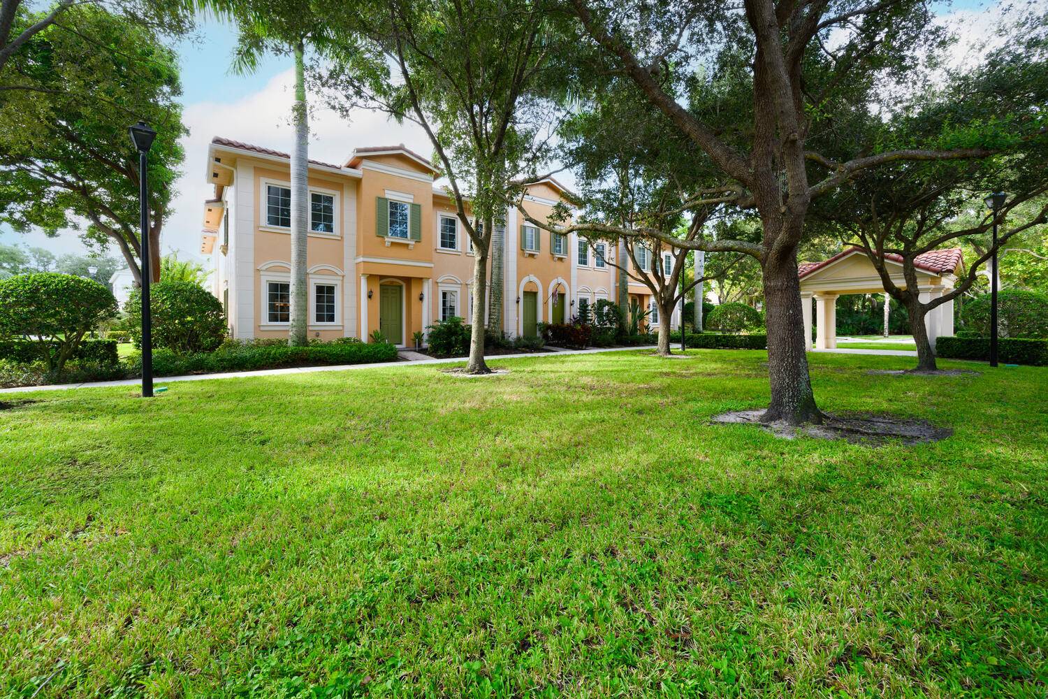 Stunning end unit townhome in beautiful Jupiter, FL.