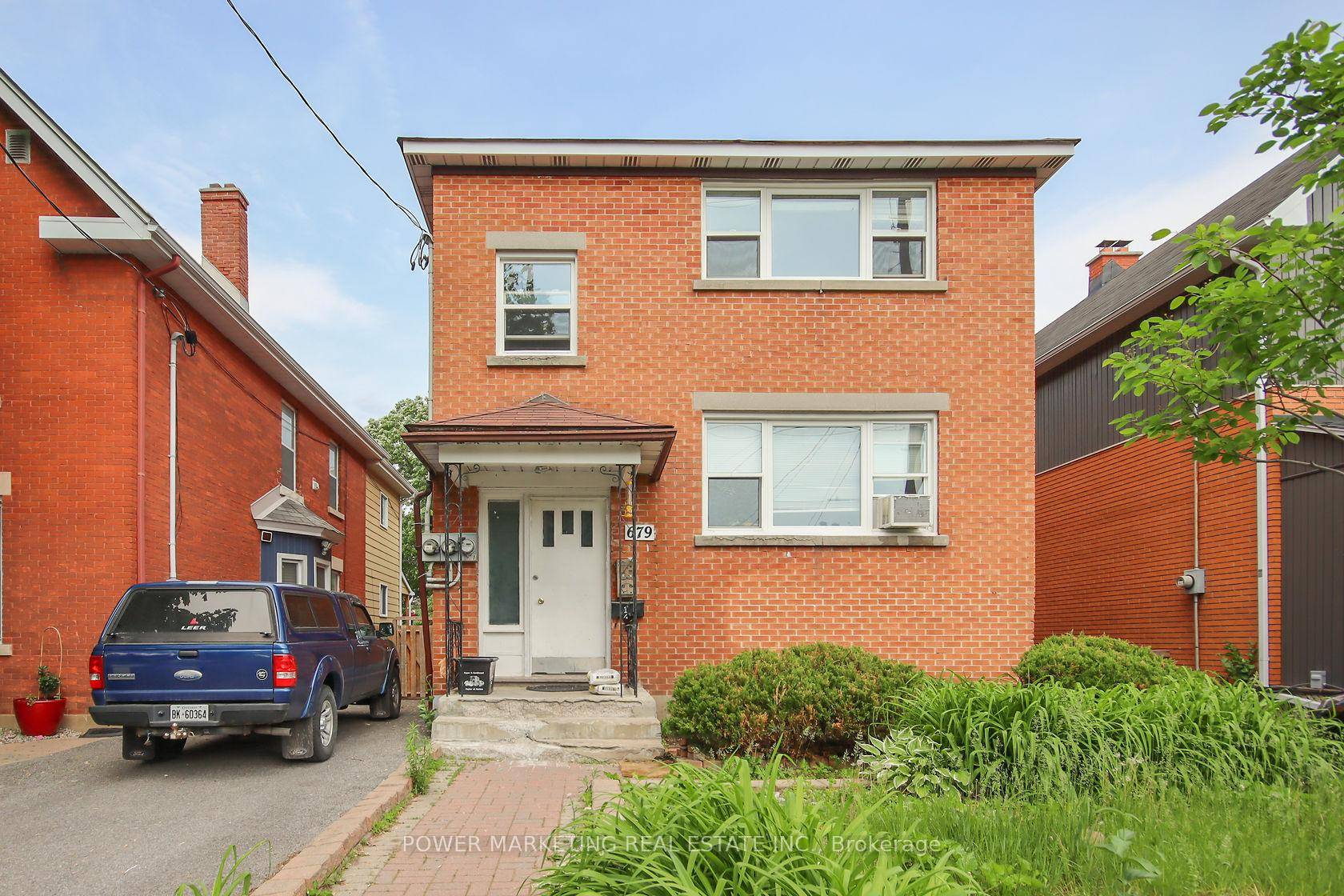 Spacious and modern 3 bedroom with Immediate Possession vacant located in a quiet and sought after neighborhood of Westboro.