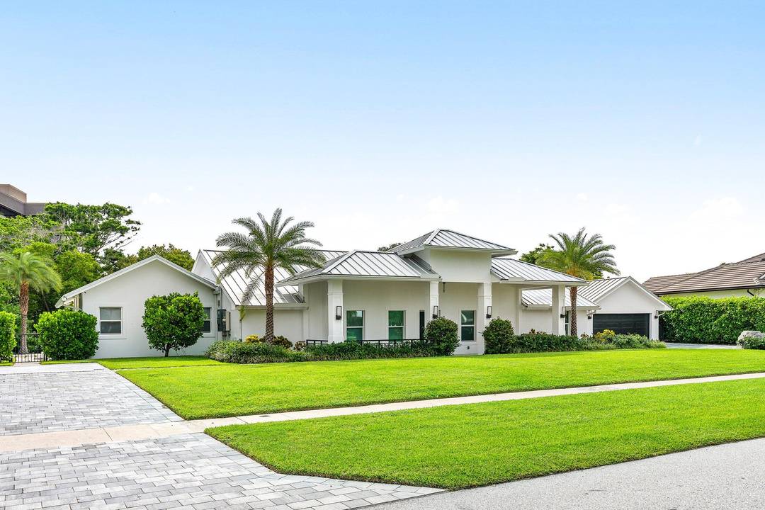 Completely Renovated Waterfront Estate in Hidden Key5 Bedrooms 4.