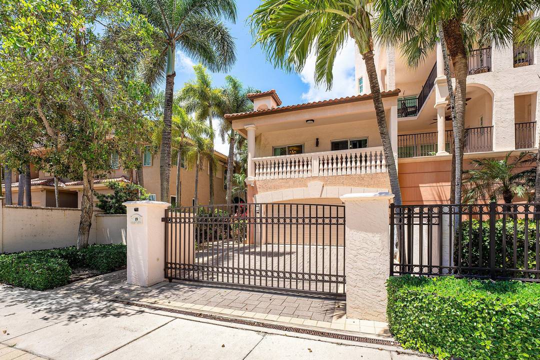 Discover the Pinnacle of Waterfront Luxury at 19 Hendricks Isle Experience the ultimate South Florida lifestyle in this exquisite 3 bedroom, 3.