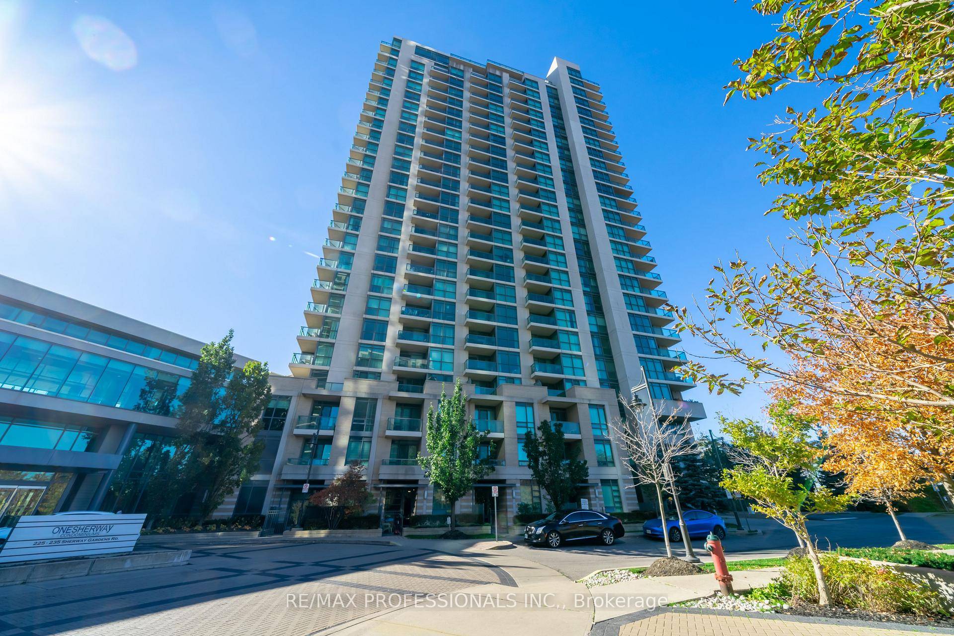 Beautiful 1 Bed 1 Bathroom Unit That Includes 1 Parking And 1 Locker.