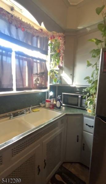 Calling All Investors This single family home is currently sitting on a buildable double lot.