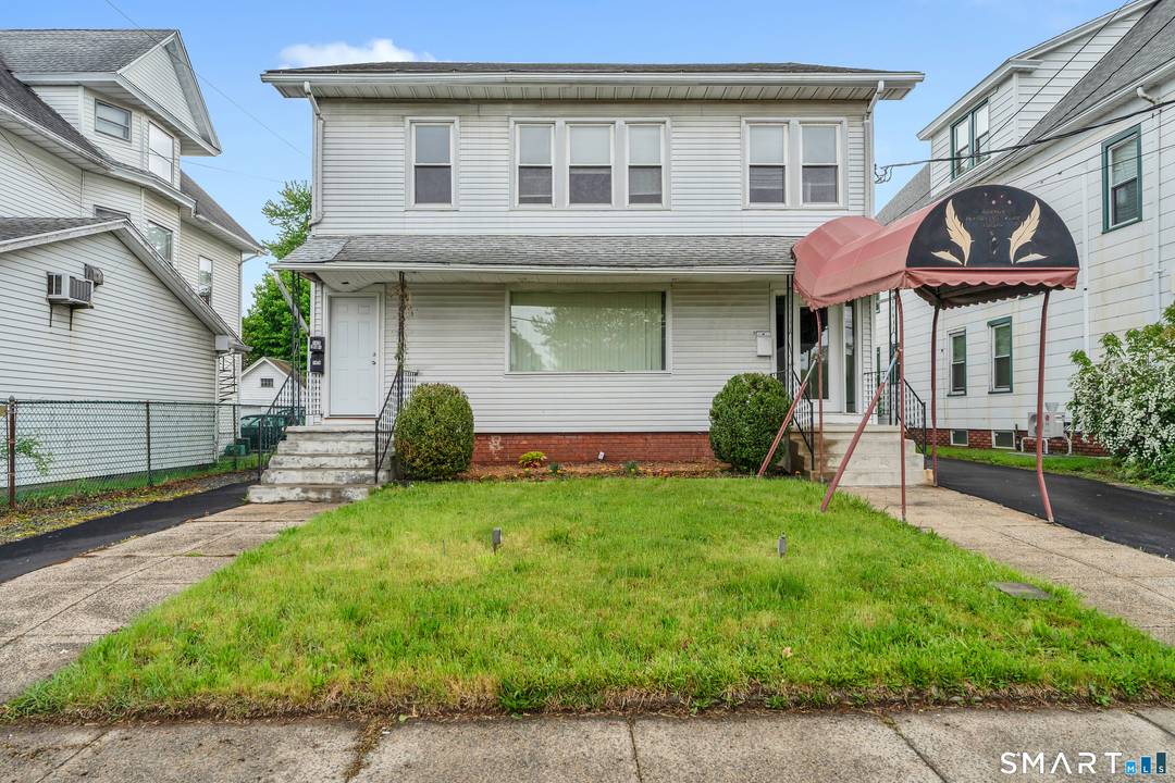 Prime 3 Family Mixed Use Investment Opportunity with Ample Parking !