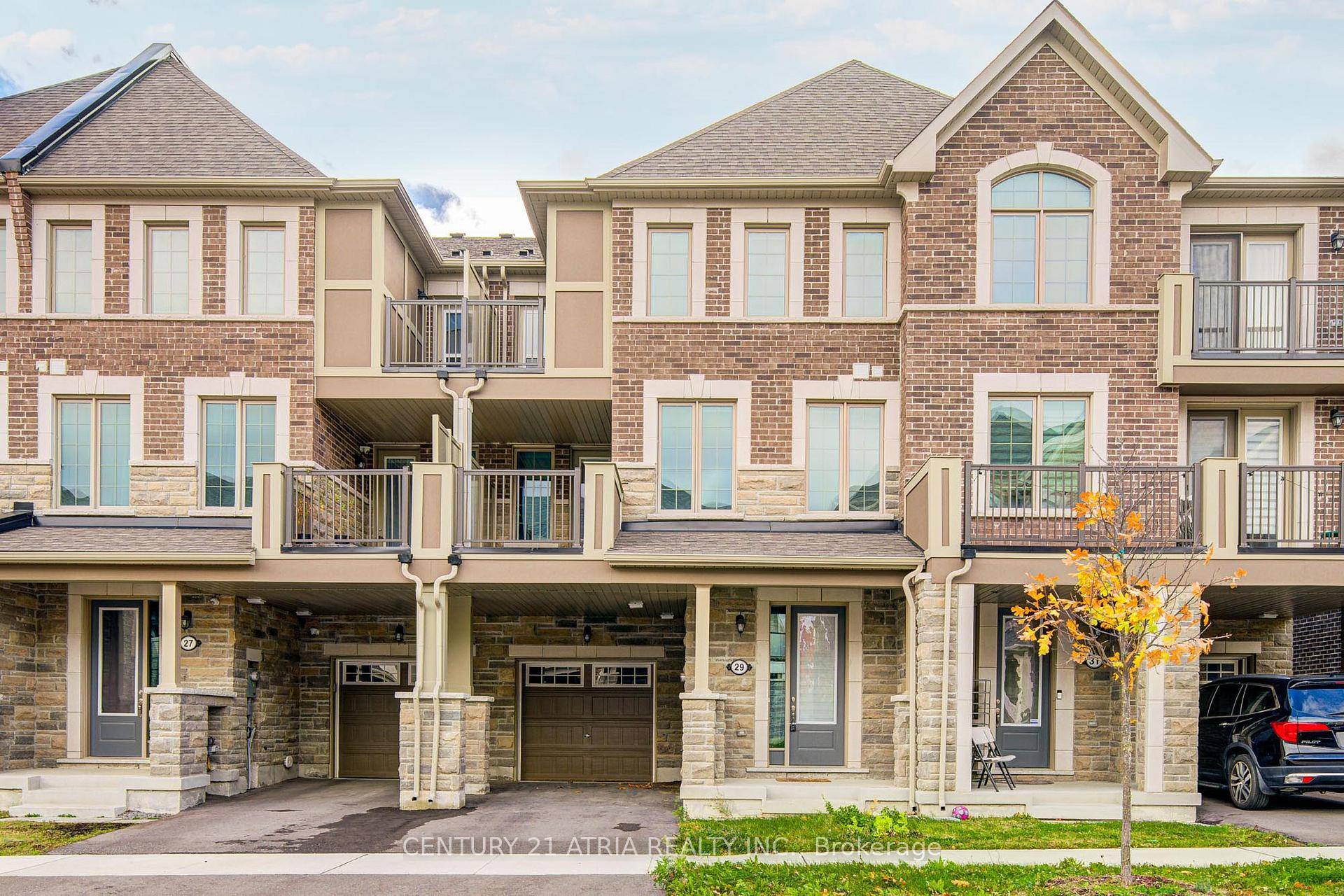 3 Bedroom Townhouse in Prime Victoria square Location Springwater Community !