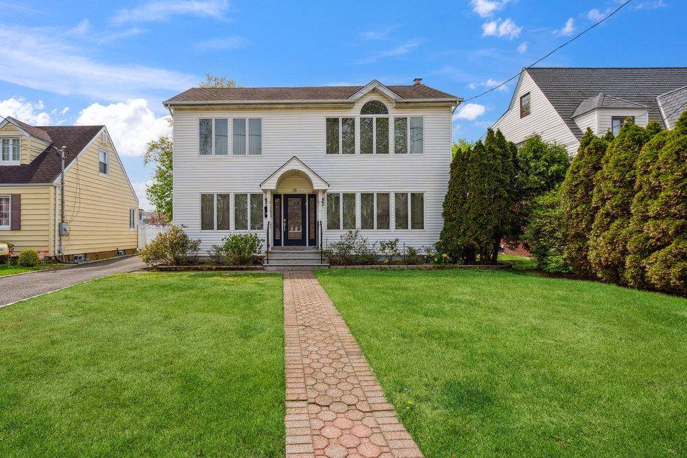 Welcome to this inviting 3, 250 sq.