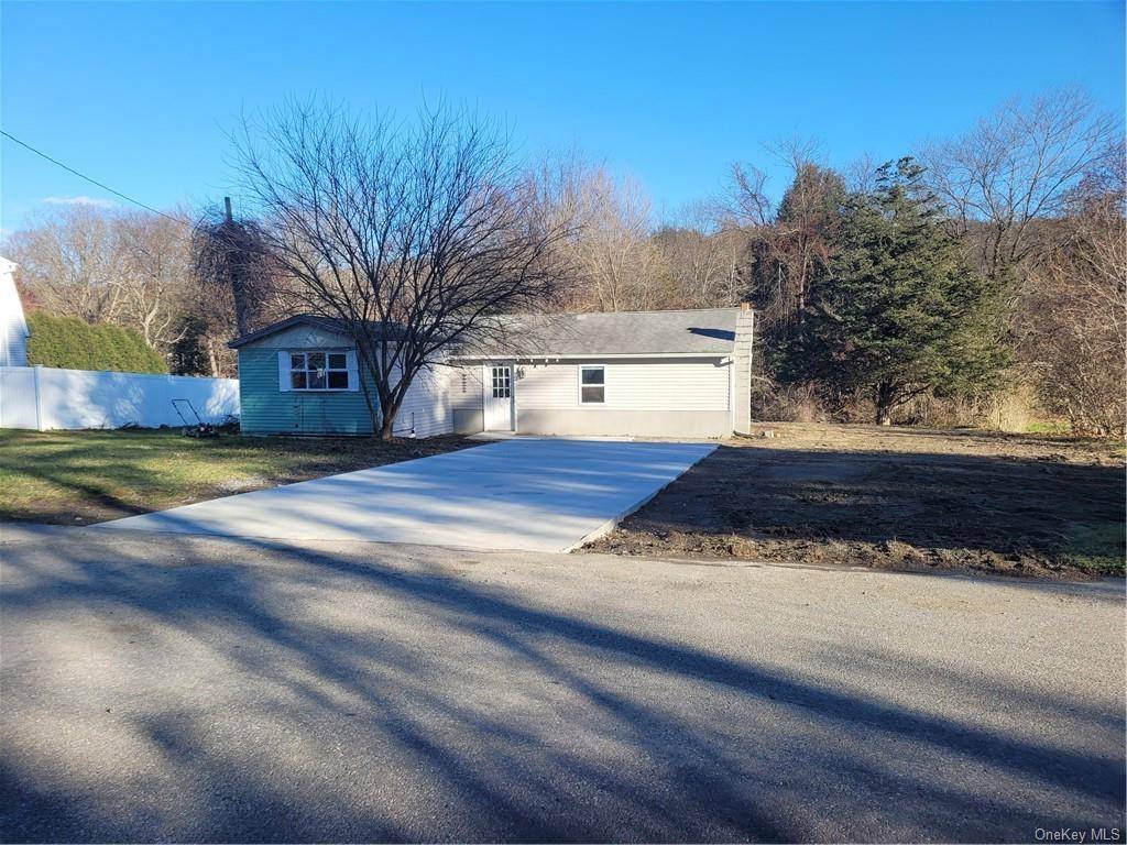 This 4 bedroom SF house is located minutes away from the Taconic State PKWY.