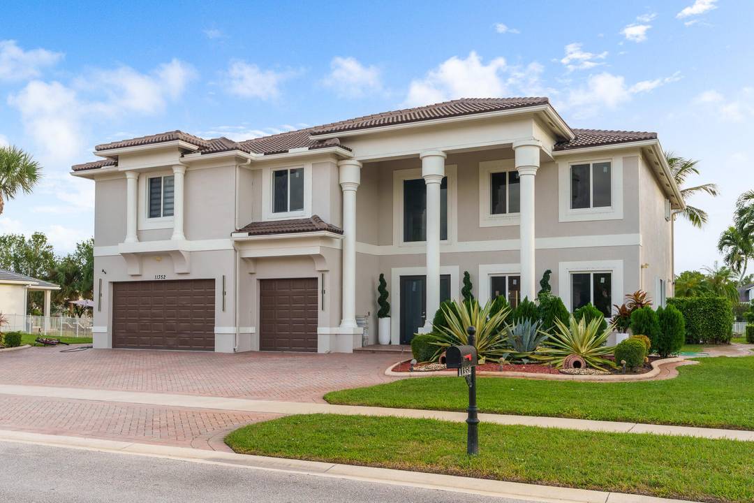 Beautiful 2 story, yearly unfurnished rental located in a prestigious manned gated community in Wellington, FL.