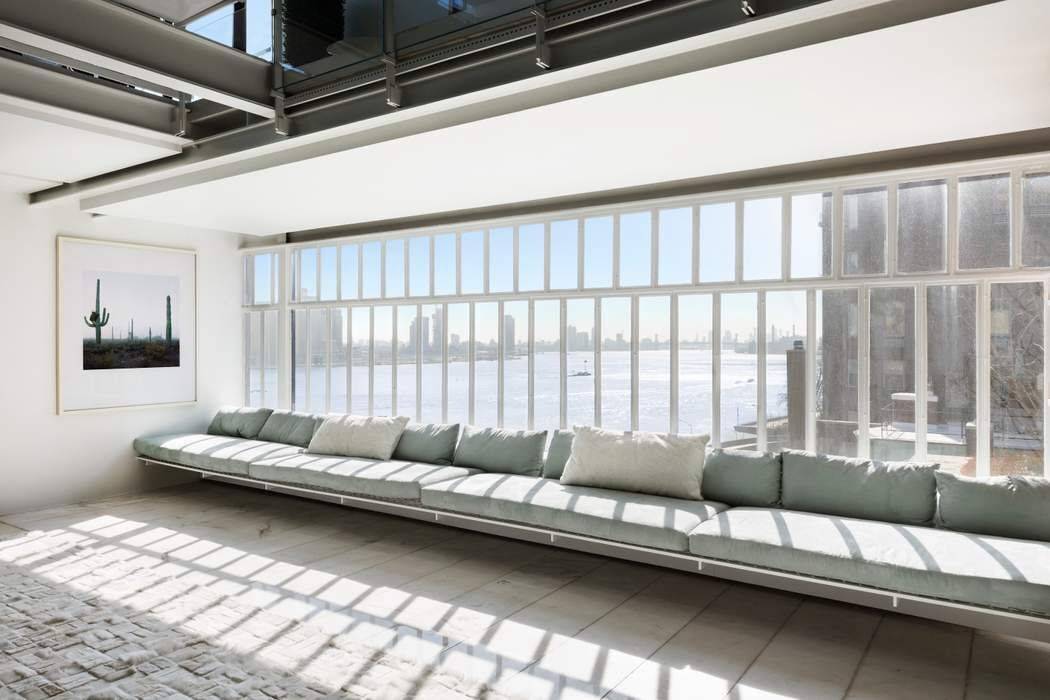 The Paul Rudolph Townhouse at 23 Beekman Place presents a rare trifecta of iconic design, breathtaking views and a coveted address.