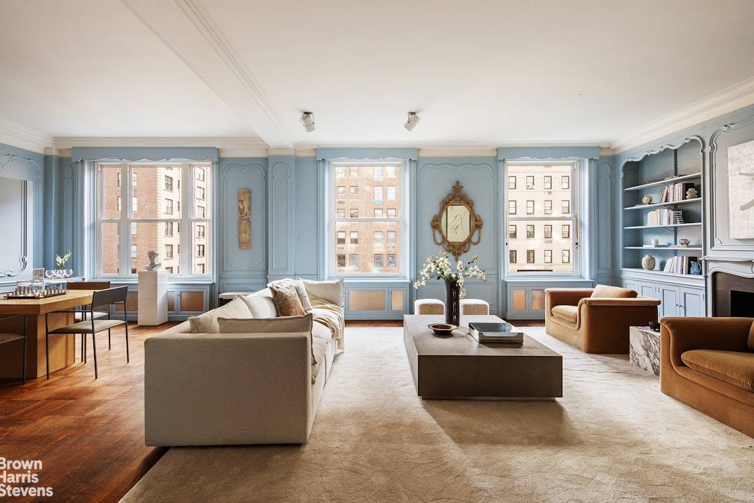 With 50' of Park Avenue frontage and spanning several thousand square feet, Apartment 5N is truly palatial in scale and layout.