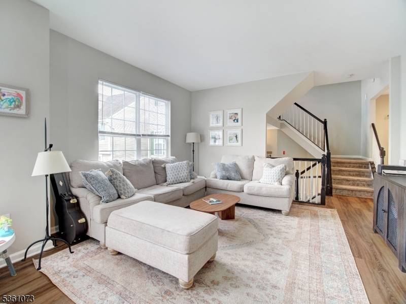 Move right in to this updated town home !