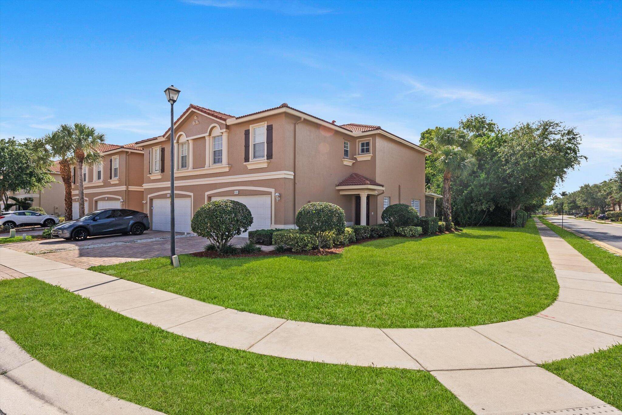 Luxury Townhouse Living 3 Bed 2.
