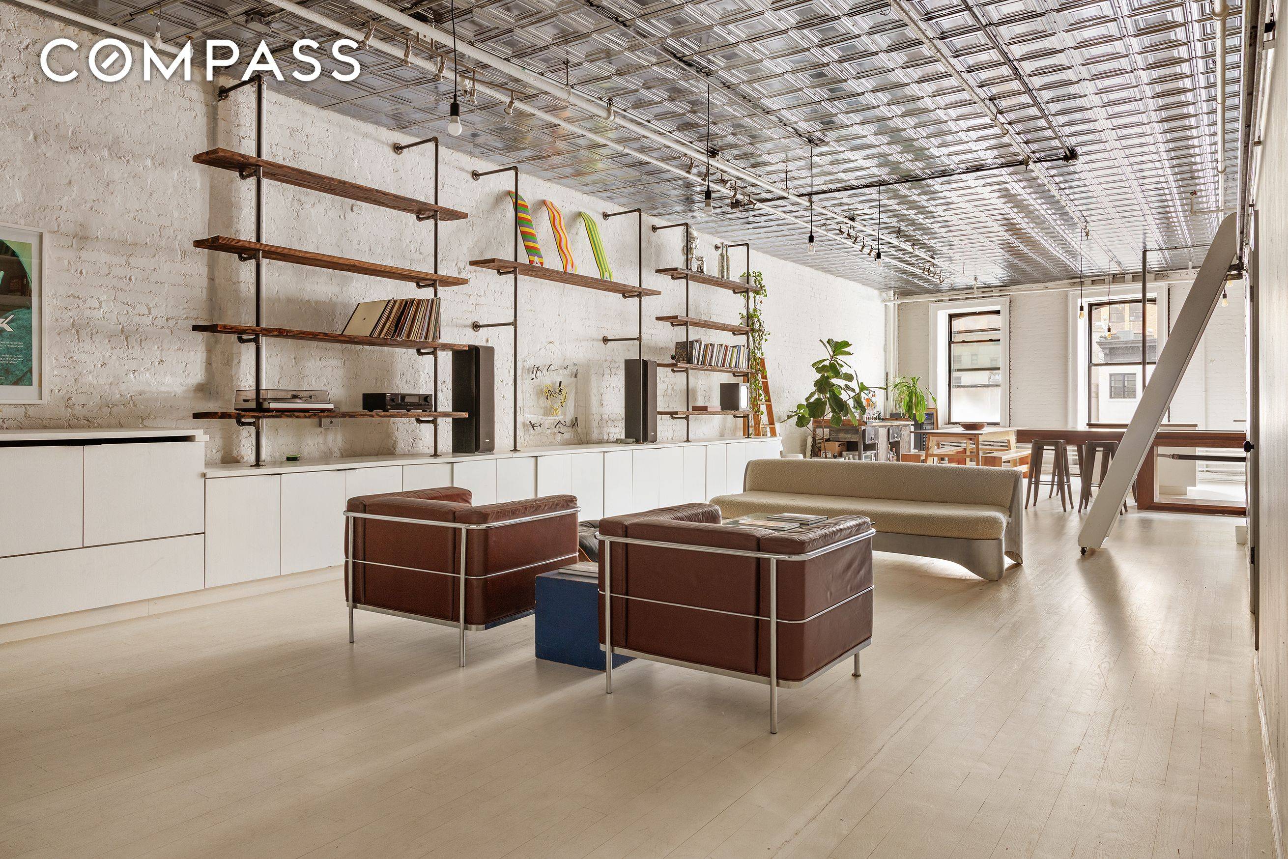 On its own quiet stretch of Howard Street, at the edge of Soho s vibrant energy, Residence 4S is an authentic loft, adeptly renovated to retain its classic sensibility while ...