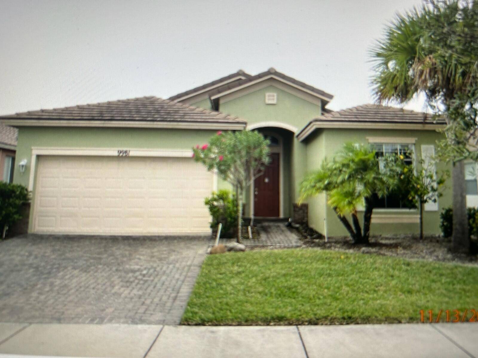 A must see house located in one of the best Community in Port St Lucie.
