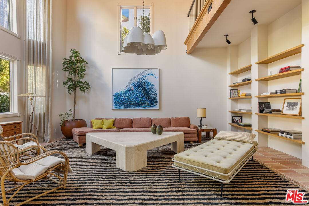 6120 Warner Dr 4.0 Beverly Grove LA
