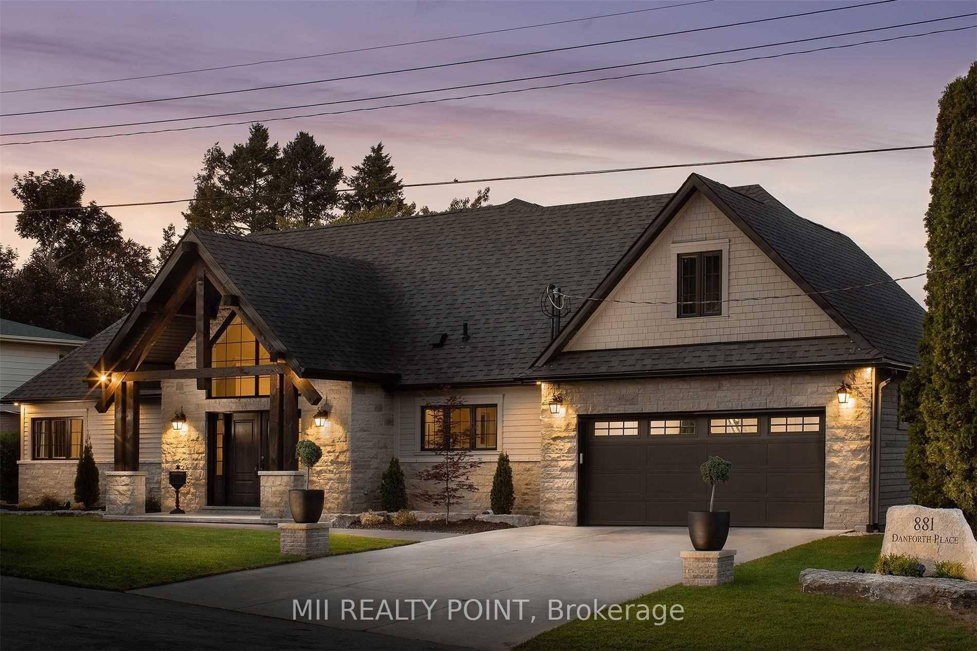 Absolutely Stunning Custom Built Show Home !